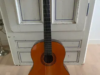 Akustisk guitar med nylon strenge 