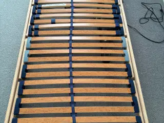 Elevationsbund 90x200 med rigtig god madras og top