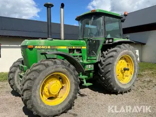 Traktor John Deere 4240S