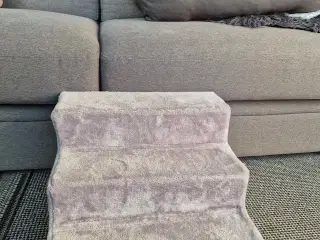 TræTrappe beklædt med stof til hund. 