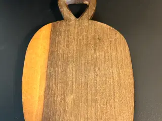 Håndskårede vintage træfigurer sælges. 