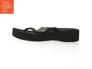 Sorte platform flip-flops med dekoration fra Yellowbox (str. Længde, 27 cm)