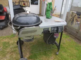 1 stk Weber Kuglegrill med Bord