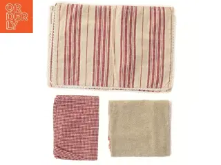 Nyt Sæt af tekstilduge med rødt mønster (str. dug 46x62 (2 styk), 80x80 cm)