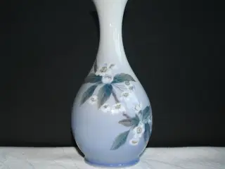 Vase med æblekvist fra Royal Copenhagen