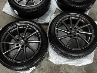 Bridgestone dæk 275/40x20 med Brocks fælge.