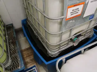 Spildekar uden indhold