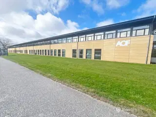 Flotte og fleksible lokaler med stor synlighed mod Indre Ringvej - i alt ca. 660 kvm