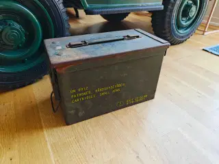 Stål ammunitionskasse.