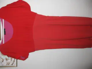 Skøn rød kjole