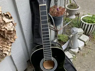 Akustisk guitar – god til børn – med taske