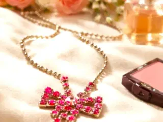 Halskæde med pink bling