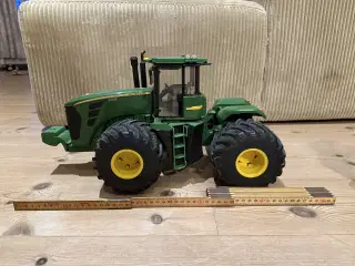 John Deere traktor model 9530