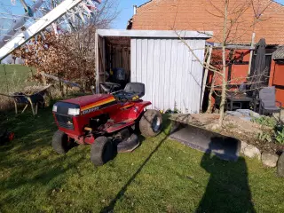 Murray havetraktor med plov.