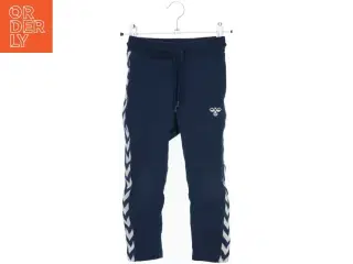 Navy træningsbukser med hvide detaljer fra Hummel (str. 104)