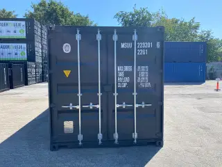 20 fods container Ny, ( står i København )