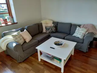 Ektorp Hjørnesofa + Ektorp stol med fodskammel.