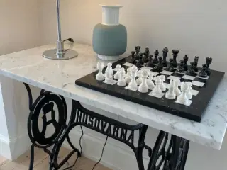 Symaskinebord med marmorplade