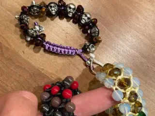Nye knyttede armbånd