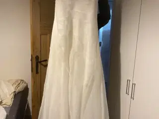 LILLY Brudekjole str. L (40–42) – Som ny