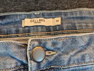 2 Par virkelig lækre Jeansshorts sælges