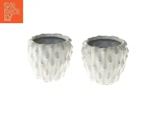 Små hvide vaser fra Billig Blomst (str. 2 styk, 7,5x8 cm)