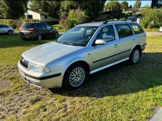 Skoda Octavia 1,8 T Elegance Combi