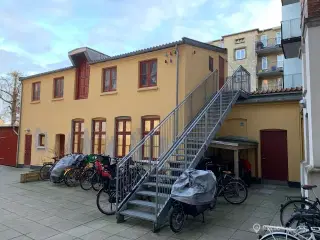 Unikke erhvervslokaler udlejes i København S - Istandsatte og charmerende erhvervslokaler til kontor, værksted eller atelier på Amager.