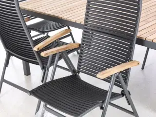 Havebord samt seks stole