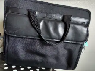 Fin computer taske