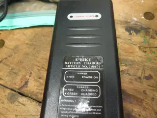 Lader til elcykel 42V/2A 4 pin