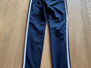 Leggings/ bukser str. 128 fra Adidas mm