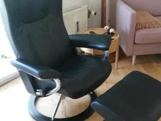 stressless wing med skammel på signature stel 