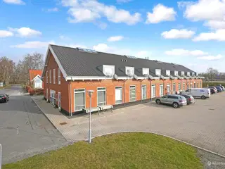 Flot og lyst lejemål i Roskilde. som er perfekt til kontor.