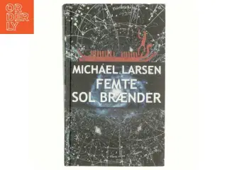 Femte sol brænder : roman af Michael Larsen (f. 1961) (Bog)