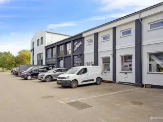 Kontor / Showroom / dansestudio