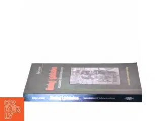 Mening i galskaben : oversigt over ledelsesteorierne af Bøje Larsen (f. 1943) (Bog)