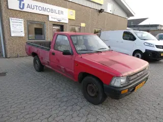 Toyota HiLux 2,4 D Pick-up