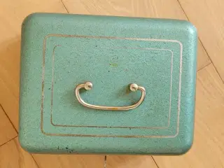Pengekasse i grønmetal
