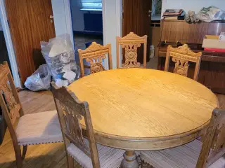 Antik spisebord med 6 stole 