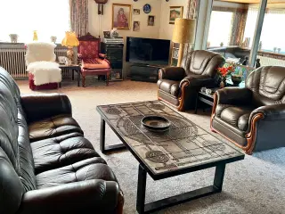 Sofa og to stole.