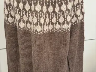 Håndstrikket sweater