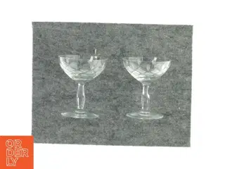 2 styks portvinsglas (str. H 8 CM O 7 CM)
