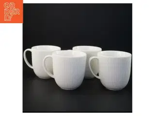 Hvide kaffekopper med rillet design fra IKEA (str. 9 x 11,5 x 9 cm)