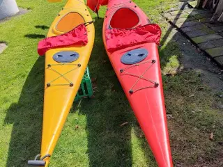 2 x Kajak i Polyethylen. SÆLGES SAMLET