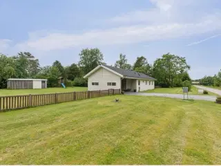 Hyggelig sommerhus i Mou sælges 