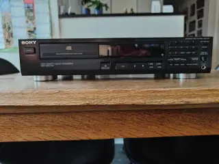 Sony Compact Disc Player CDP-497