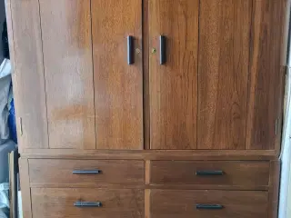 Skab massiv teak