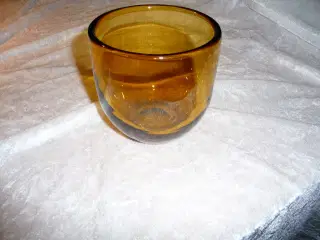 ravgul glas skål