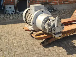 el motor med hydraulikpumpe